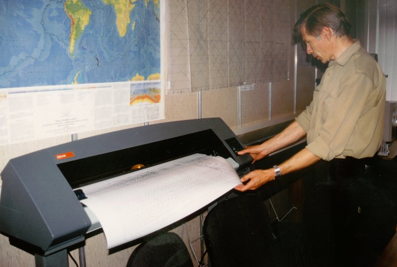 Spetsgeofizika: N. Zavodnik at PLOTTER...